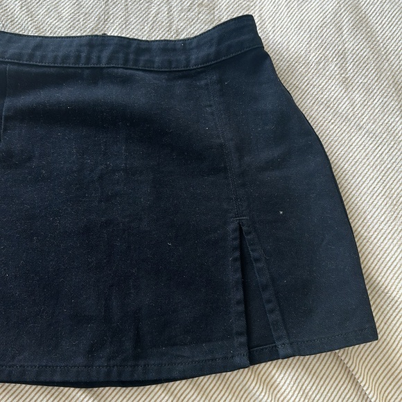 Black mini skirt with side slit - Picture 3 of 3